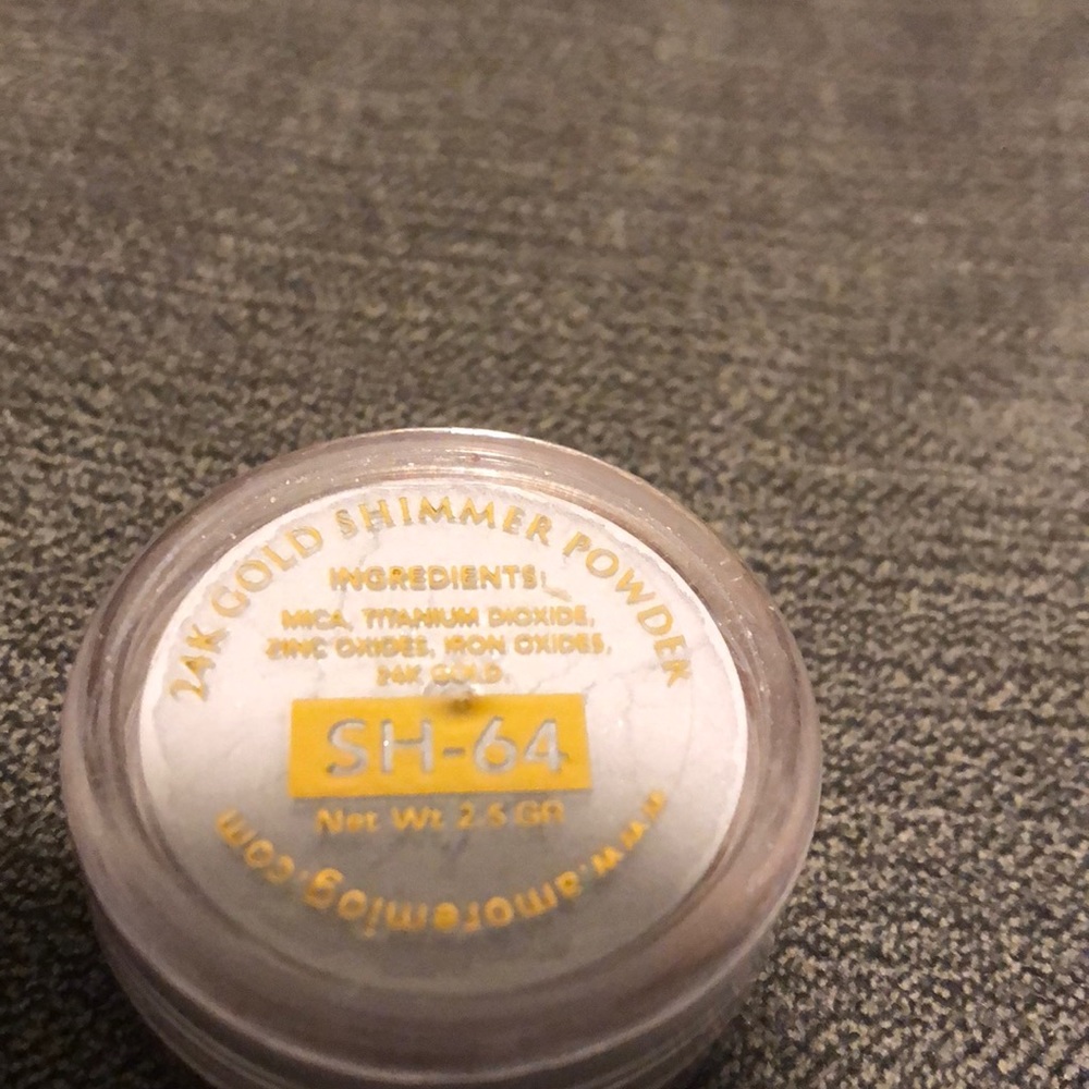 SEALED AMORE MIO 24k Gold Shimmer LGreen Eyeshadow